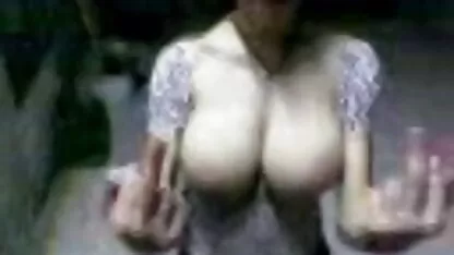 Zreli učitelj s velikim sisama uhvatio je mladi par za jebo i odlučio mature movie anal jebati mladog momka