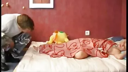 Majka je porno matire probudila sina puhanjem i prisilila se da se jebe