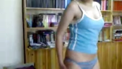 Ubaci dugački penis u razvijenu pičku ležerne porno tube nature djevojke