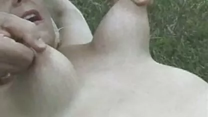 Mlada supruga sisa suprugov penis dok sjedi na WC-u mature cinema sex