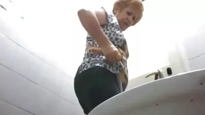 Djevojke se na krevetiću prepuštaju mature nude film seksualnim igračkama