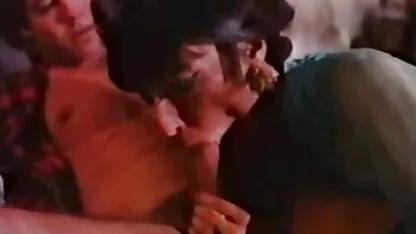 Kuja hladno sisa i pljuje po članu njezinih drolja mature nude film