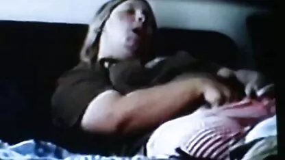 Razigrani crnka jebao se u obje rupe femei mature ce fac sex