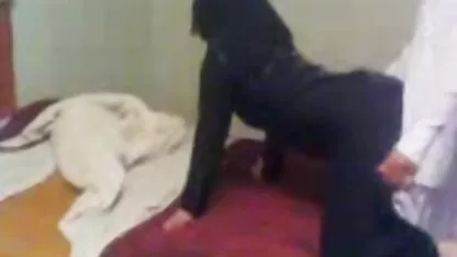 Veselo je čupao šarmantnu kuju sex mature film