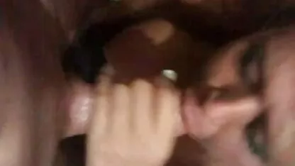 Brineta vrlo aktivno skače na penis nakon Cooneyja old mature film