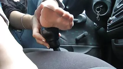Privatni video Ljepotica u crnom donjem rublju xxx maturi isisala penis