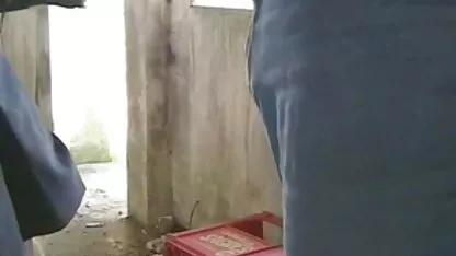Čovjek s velikim sočnim mature incest xxx kuracem raširio je crnkinju da ima vruć seks u svojoj kolibi