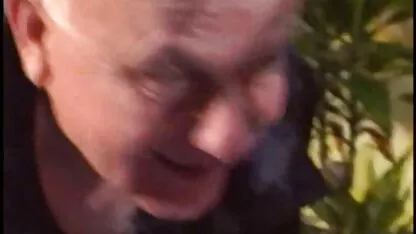 Zrela teta probudila je golog momka i oraspoložila njegov penis u pozi konjanice porno mom movie