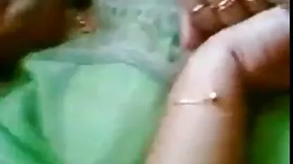 Crnac je porno tube nature jebao crnu pičku u autu