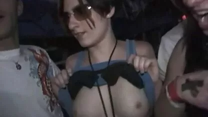Lijepa pička mlade mature film sex djevojke bila je u spermi