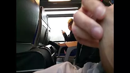 Lezbijke anal mature movie se zajebavaju s dvosmjernim falom