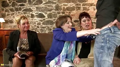 Crnci mature cinema tube su rastrgali bijela dva člana