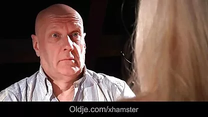 Graciozna i zadirkuje djevojka mature cinema porn