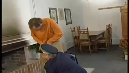 Sreli smo ga na vratima anal mature movie već skinuta