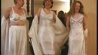 Muž je u ženinu spavaću sobu porno matire postavio skrivenu kameru kako bi je gledala gola