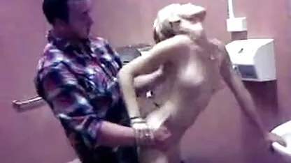 Stripper joj je pružio usta za mali kurac hd mature porn film